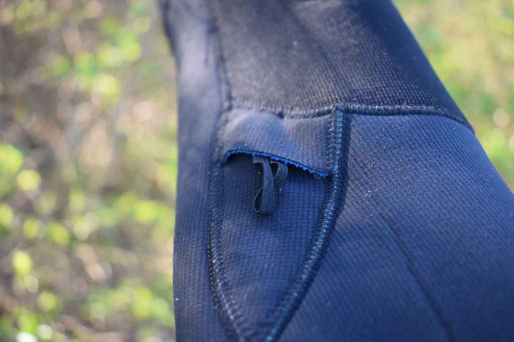 O'Neill Hyperfreak 5/4+ Chest Zip, key loop string and pocket on leg.